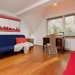 Quiet Bemowo House With Garden By Renters 度假居