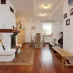 Quiet Bemowo House With Garden By Renters 度假居