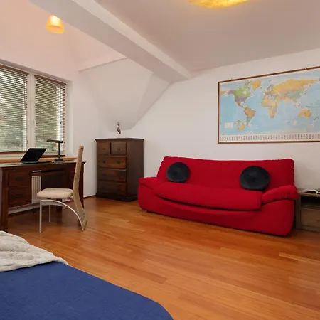 Quiet Bemowo House With Garden By Renters 度假居 *