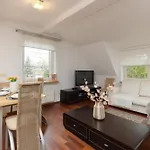 Quiet Bemowo House With Garden By Renters Ferienhaus Warschau