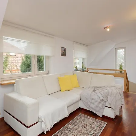 Quiet Bemowo House With Garden By Renters بيت للعطل وارسو
