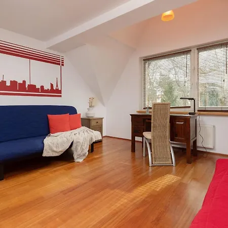 Quiet Bemowo House With Garden By Renters Vakantiehuis