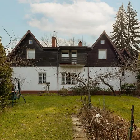 Quiet Bemowo House With Garden By Renters بيت للعطل *