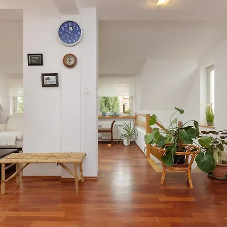 Quiet Bemowo House With Garden By Renters Vakantiehuis