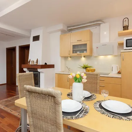 Ferienhaus Quiet Bemowo House With Garden By Renters