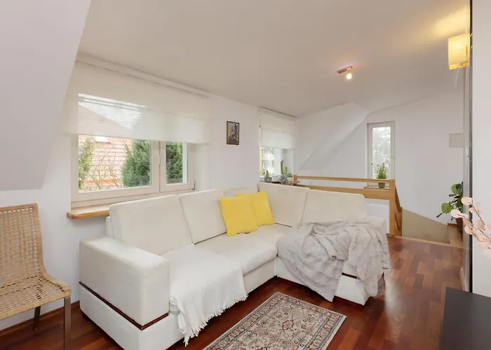 Quiet Bemowo House With Garden By Renters Tatil Evi Varşova