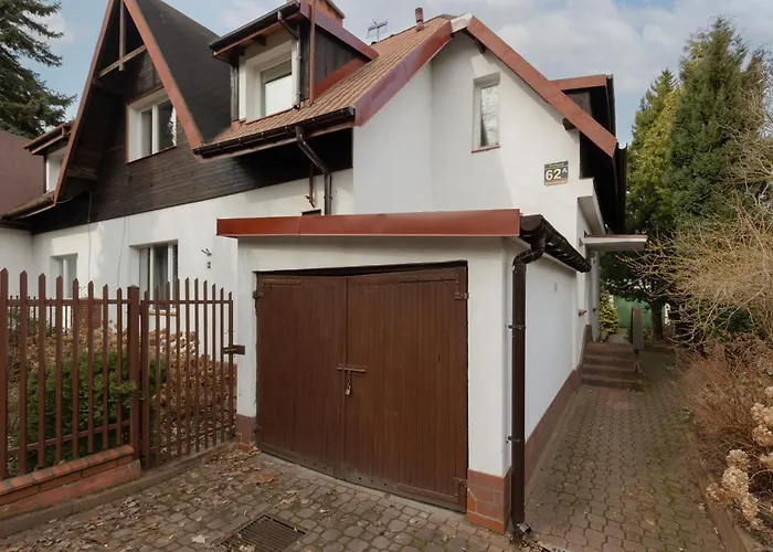 Quiet Bemowo House With Garden By Renters Varşova