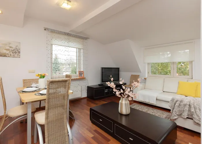 Quiet Bemowo House With Garden By Renters Tatil Evi Varşova