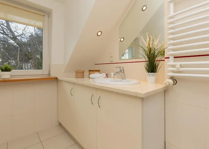 Quiet Bemowo House With Garden By Renters Varşova