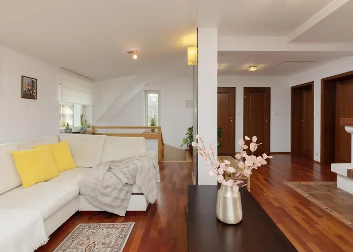 Quiet Bemowo House With Garden By Renters Tatil Evi